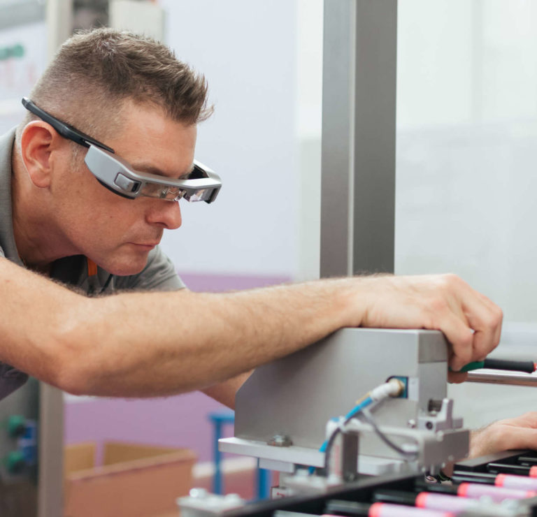 La nuova generazione della tecnologia smartglass Moverio