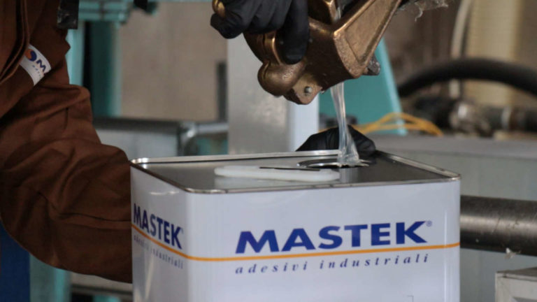 Adesivi industriali: Mastek adotta EcoStruxure per digitalizzarsi, con un occhio al green
