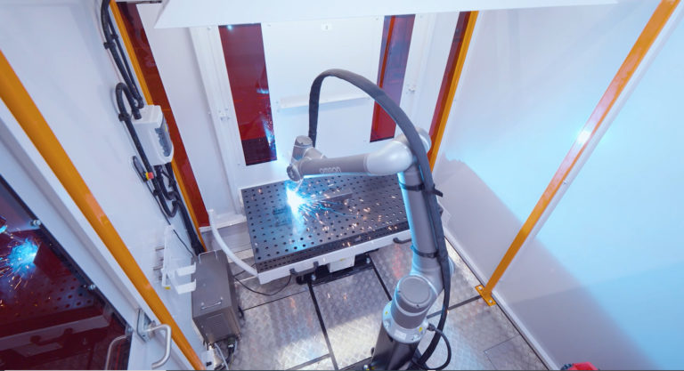 Dalla collaborazione tra Omron e Awl nasce Qube, cella cobot di saldatura flessibile