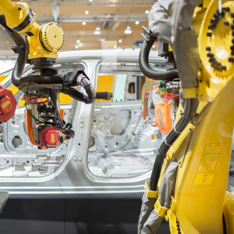 Robot Fanuc produrranno le auto elettriche Ford in Europa