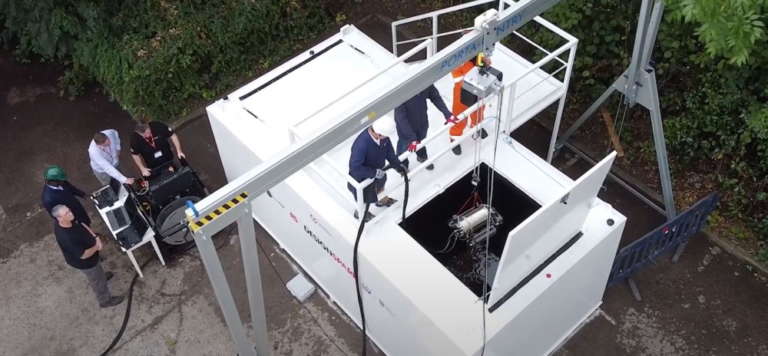 Robot per ispezionare i serbatoi di stoccaggio petrolchimici con il progetto nautilUS