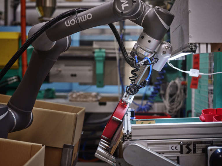 Cobot Omron TM per Unika