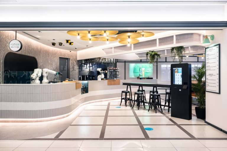 Assunti 20 robot in un café di Singapore