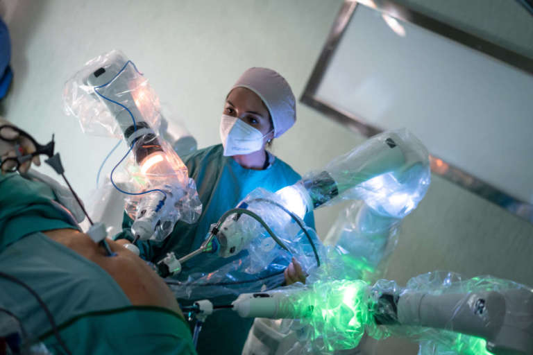 Un nuovo assistente in sala operatoria: il robot Versius