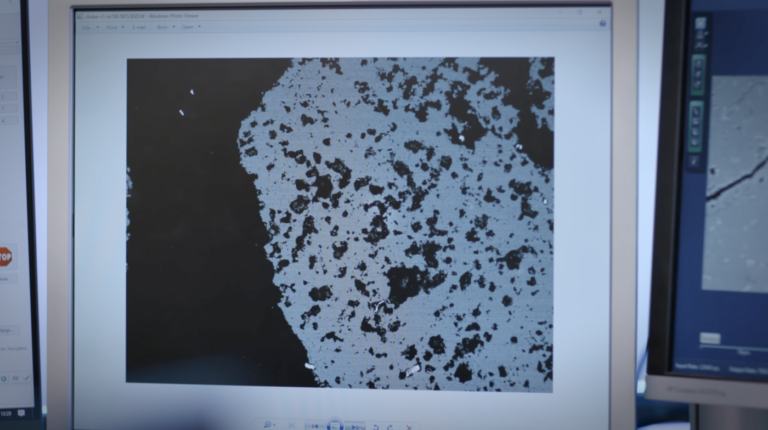 Dalla collaborazione tra Italcementi e Cluster Reply è nato un progetto di integrazione dell'intelligenza artificiale nel controllo qualità del cemento. L'AI permette di restituire risultati oggettivi in tempi rapidi, con effetti positivi potenziali anche in termini di CO2.