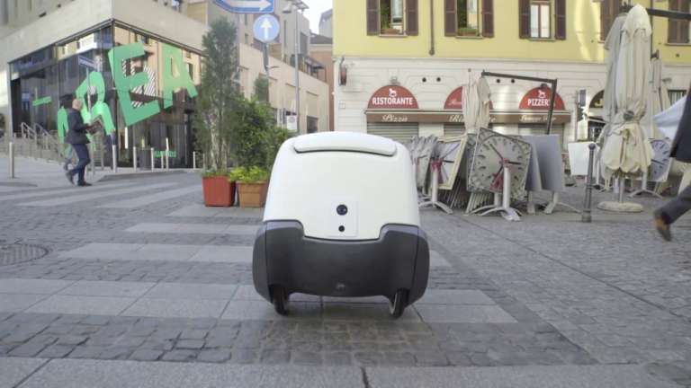 Arriva Yape, il primo robot-fattorino per le consegne a guida autonoma