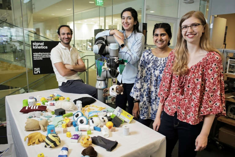 Il robot che usa il ragionamento per recuperare oggetti sepolti