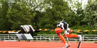 Il robot bipede Cassie corre i 100 m