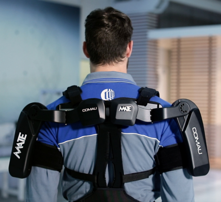 Comau: in anteprima esclusiva il nuovo esoscheletro indossabile Mate-Xt 4.0