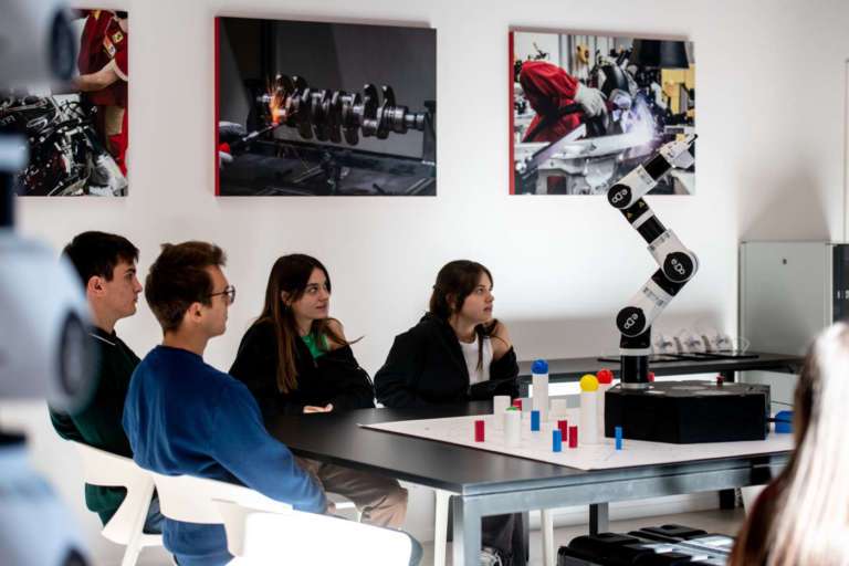 Donne e Stem: Comau si fa in quattro