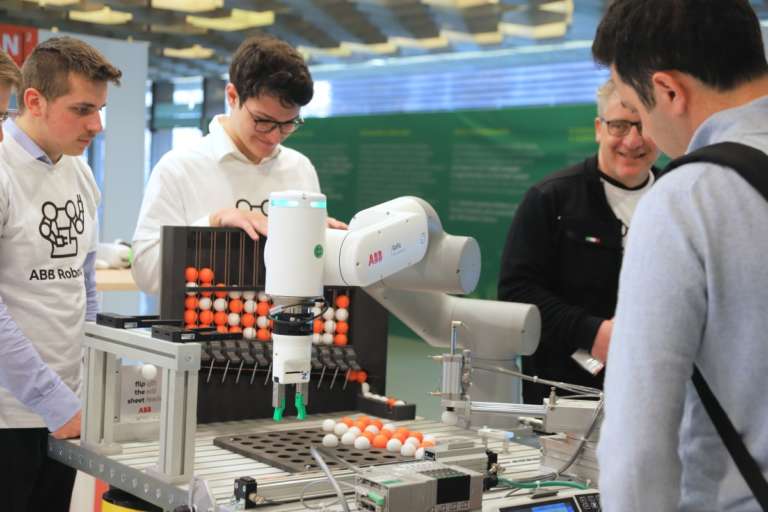 Abb Robocup Tour porta la robotica nelle scuole