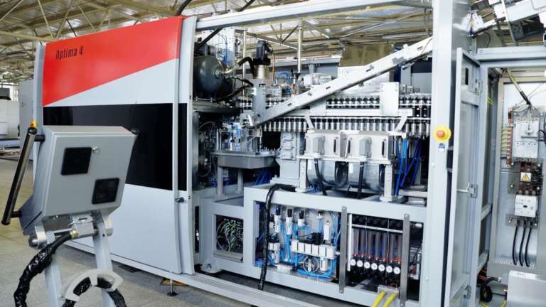 Automazione per la produzione di bottiglie in PET