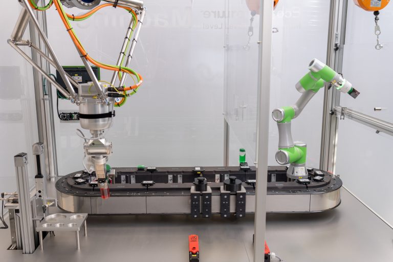 Schneider Electric ridisegna l’automazione con la sua offerta di robotica e digital twin