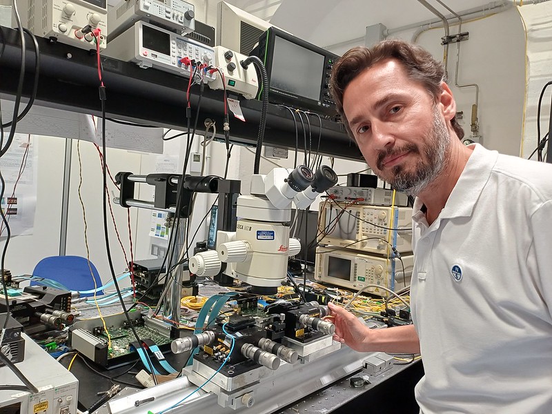 Reti Neurali_Morichetti POLIMI_chip fotonico.01