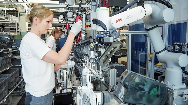 cobot avvitatura abb