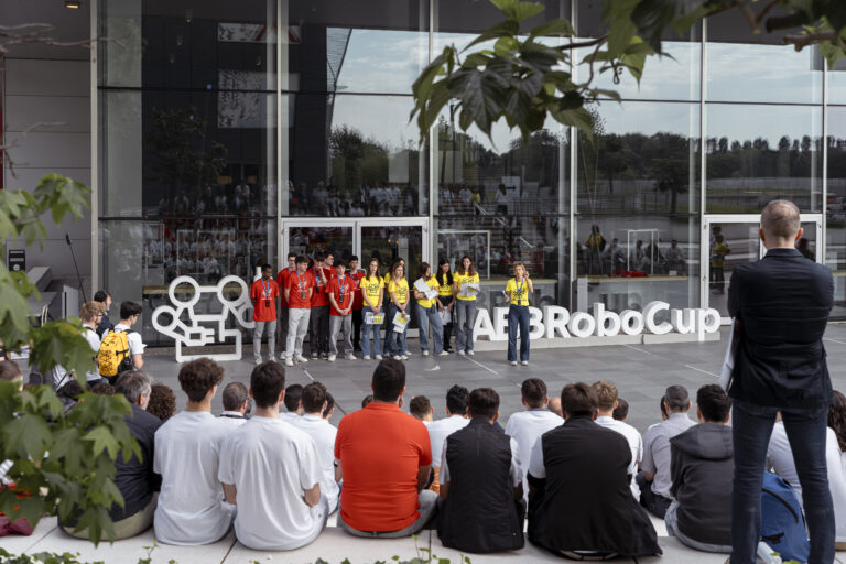 Con ABB RobotStudio Cup la robotica crea un ponte tra scuola e industria