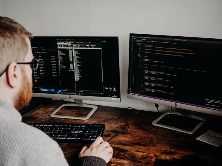 AI: più autonomi, efficienti e creativi anche in ufficio, ma serve ripensare l’organizzazione aziendale