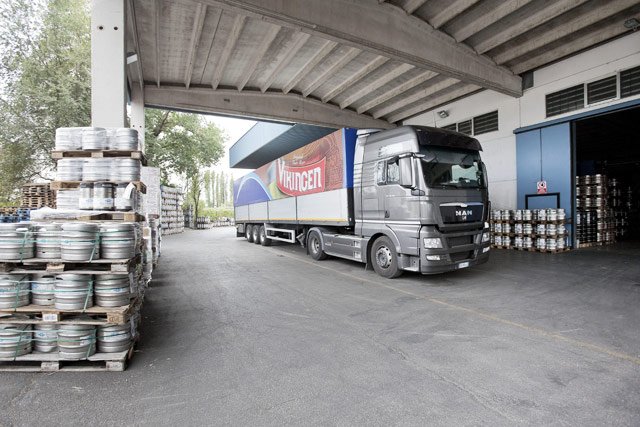 San_Geminiano_Italia_-_La_Sede_Centrale_di_Campogalliano_-_Piazzale_&_Truck_Vikingen