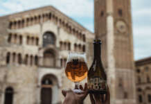 La specialità Parma Vecchia Ipa in piazza del Duomo.