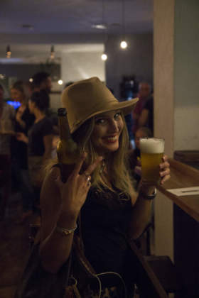 Birra Sans Papiers è offerta anche alla spina, con grande soddisfazione della clientela femminile