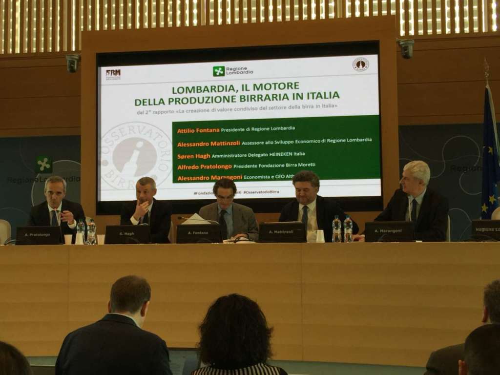 Presentazione del Rapporto di Osservatorio Birra a Palazzo Lombardia. Da sinistra, Alfredo Pratolongo, Søren Hagh, Attilio Fontana, Alessandro Mattinzoli, Alessandro Marangoni.