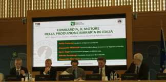 Presentazione del Rapporto di Osservatorio Birra a Palazzo Lombardia. Da sinistra, Alfredo Pratolongo, Søren Hagh, Attilio Fontana, Alessandro Mattinzoli, Alessandro Marangoni.