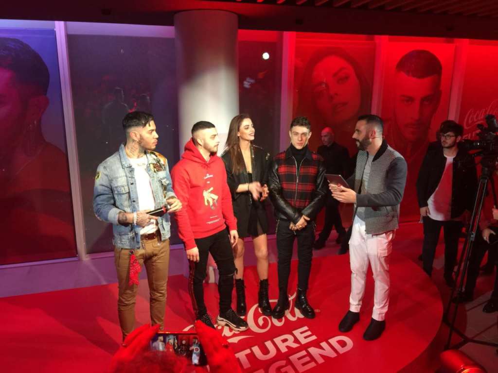 I quattro coach di Coca-Cola Future Legend: Emis Killa (rap), Charlie Charles (trap), Annalisa (soul) e Irama (pop) con un dj di Radio 105.
