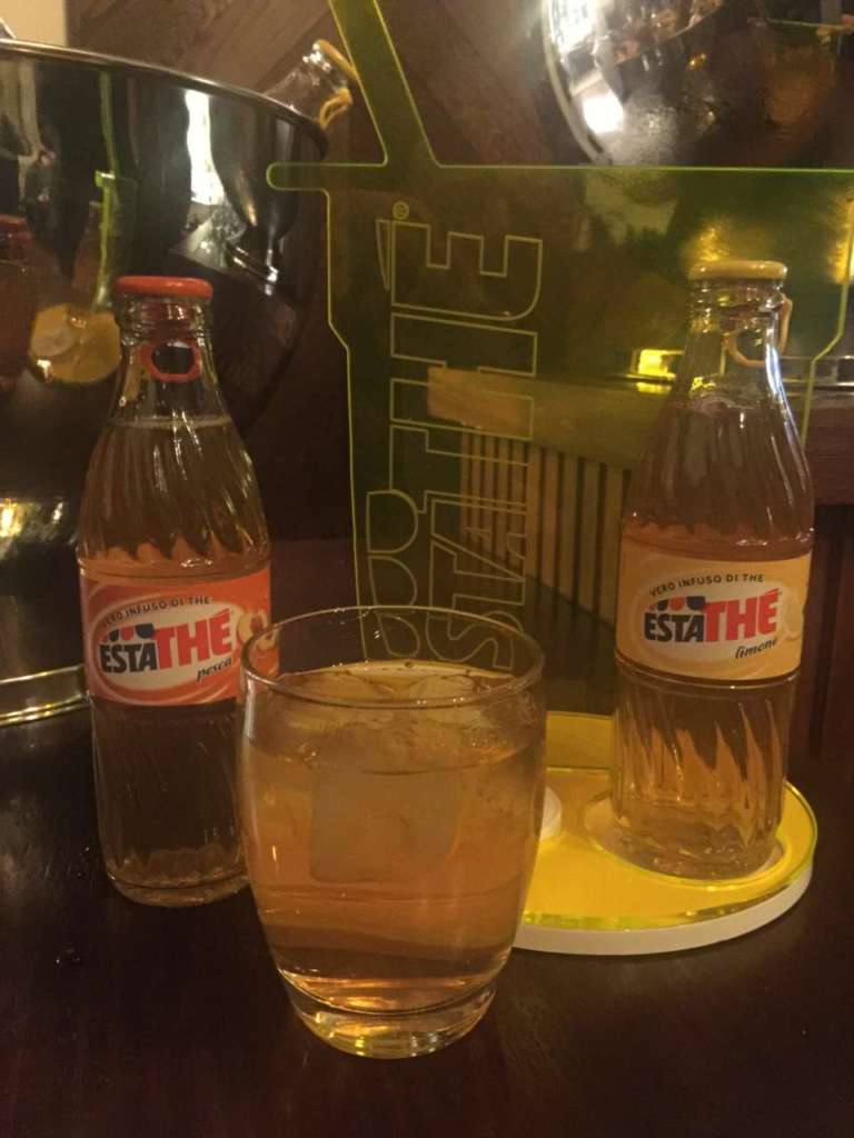 Estathé gusto Limone e Pesca in bottiglia di vetro da 25 cl