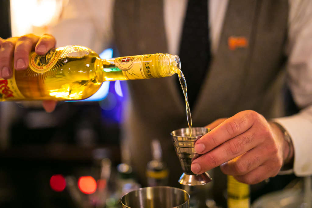 Liquore Strega sul banco bar. Foto courtesy Alberto Blasetti