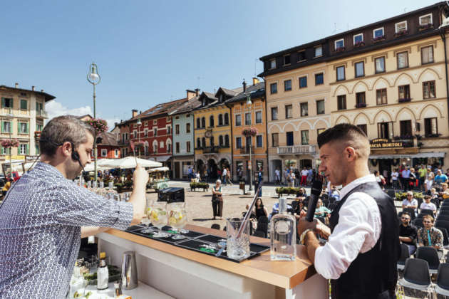Dietro il banco bar con Lucio Velo e Bruno Vanzan