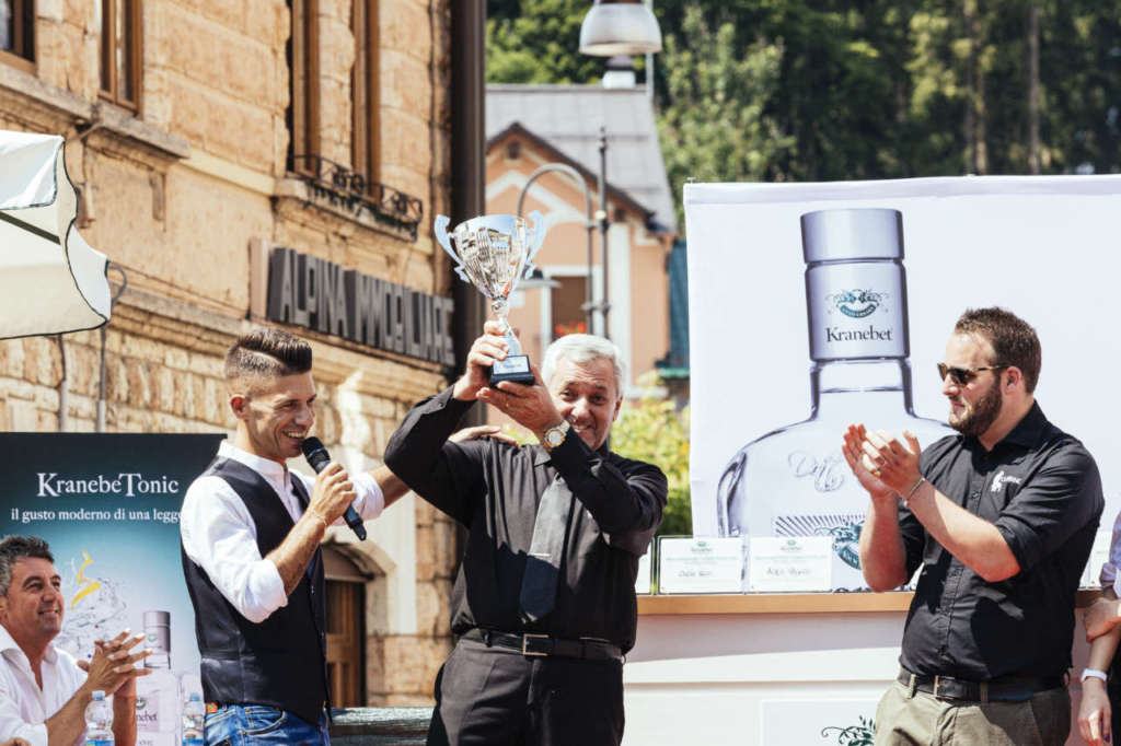 Il presentatore Bruno Vanzan con il vincitore Aldo Pigatto