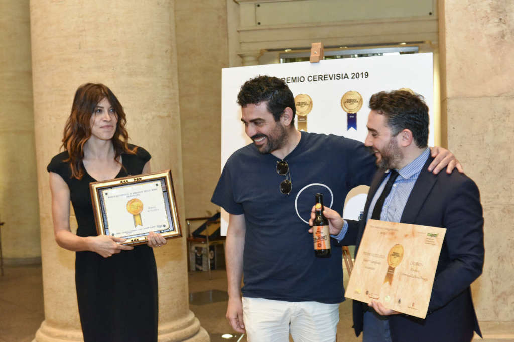 Antonio Boco di Fabbrica di Birra Perugia riceve il Premio Eccellenza per birra Calibro 7