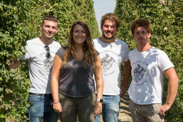 Serena Savoca, mkt manager Carlsberg Italia, insieme con i soci IHC Eugenio Pellicciari e i fratelli Ludovico ed Eugenio Lucchi