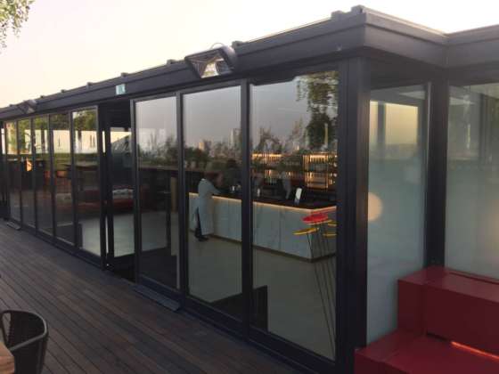 Il 16° piano della Terrazza Martini con il lounge bar