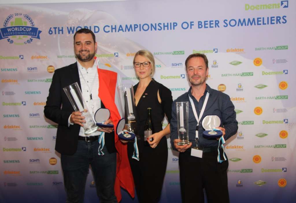 La vincitrice Elisa Raus tra Patrick Thomi (2°) e Michael Friedrich (3°).