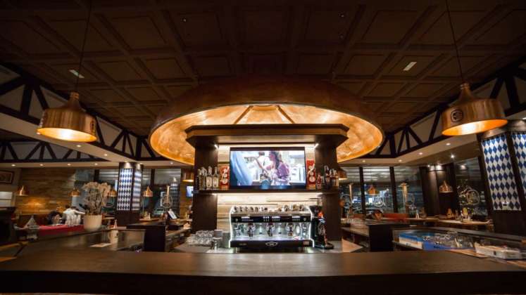 iI grande bancone circolare Löwengrube Stube a Vicenza