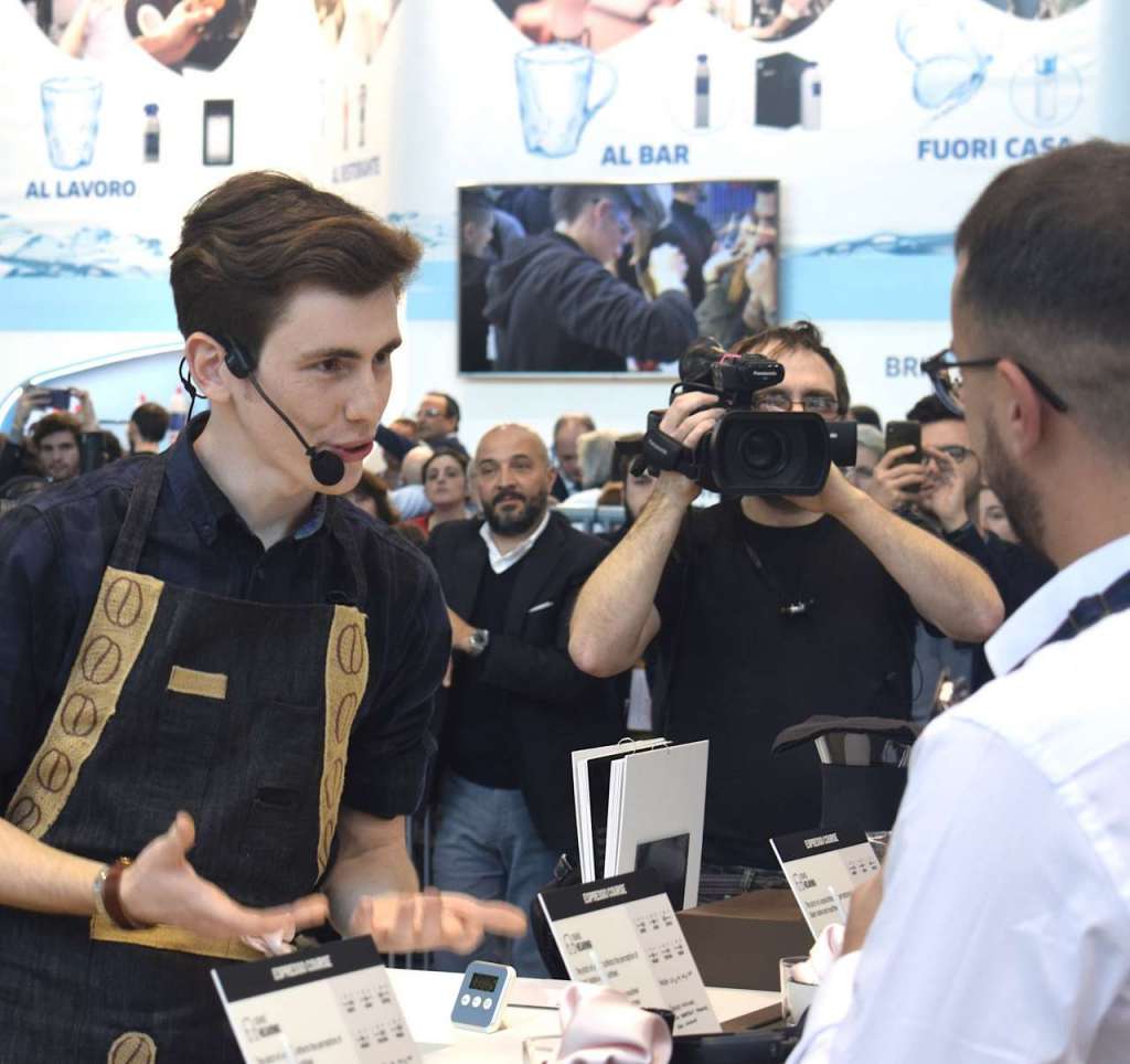 Daniele Ricci durante la finale del campionato baristi di Sca Italy