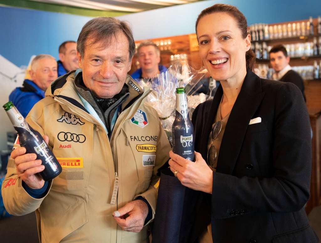 Il presidente Fisi Flavio Roda brinda al debutto dell'analcolica Forst 0,0% con Cellina von Mannstein di Birra Forst