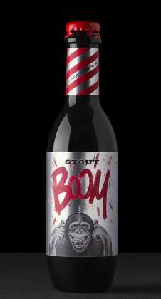 Firmata dallo studio Basile Adv, l'etichetta di Birra Stout Boom del Birrificio Matti da Legare di Milano, è la vincitrice del titolo Best Label Solobirra 2020 al salone Hospitality di Riva del Garda (Bs).