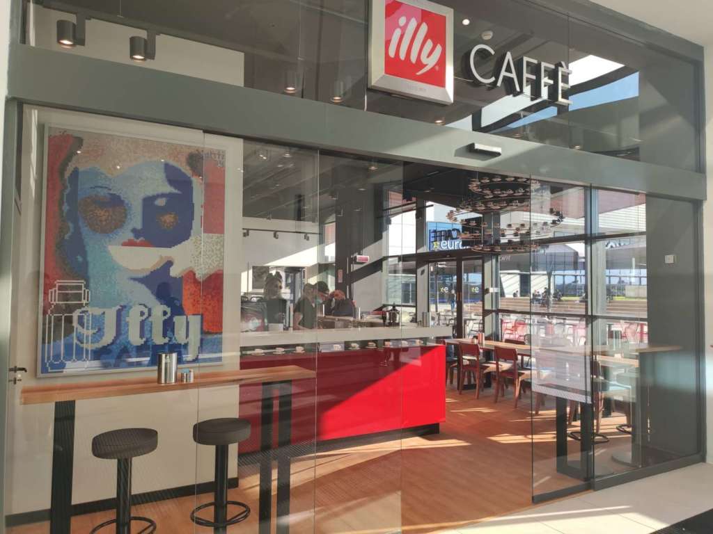 L'ingresso di illy Caffè Roma Maximo