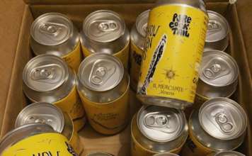 La scatola con le prime lattine de Il Mercante di Venezia prodotte in collaborazione con Al Quèrto di Bassano del Grappa