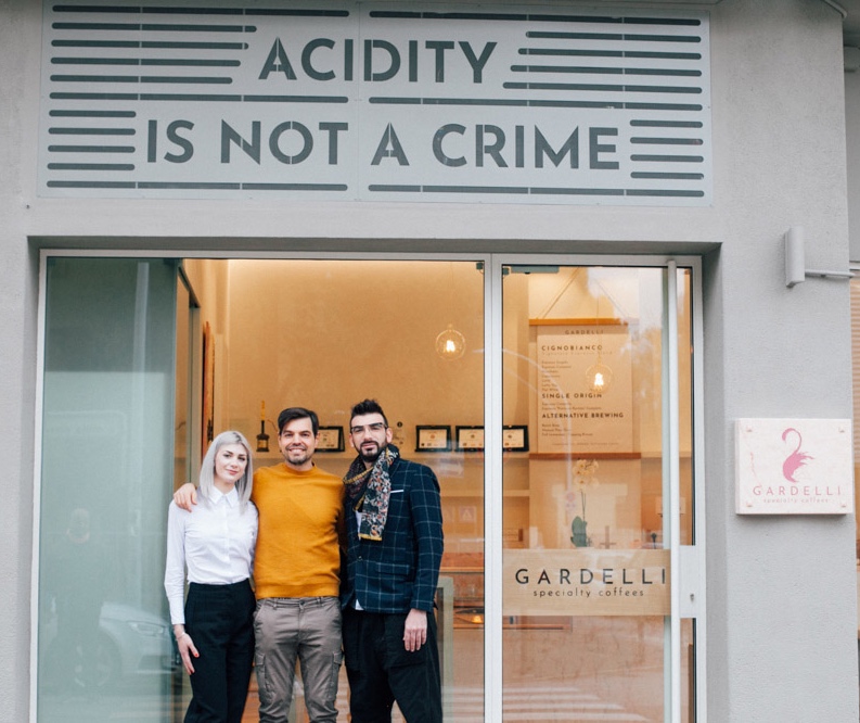 All'ingresso di Caffeteca, Veronica Coco, Rubens Gardelli e Matteo Coco