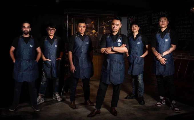 Luca Cinalli, Kenny Shi (relazione clienti), Frankie Hong (amministrazione), Allen Cheng (direttore creativo e bartender), Sam Kuan (general manager e bartender) e Rex Lin (pr)