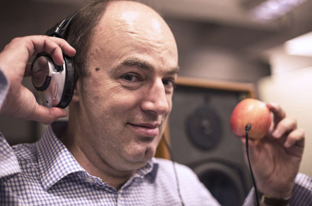 Il professor Charles Spence