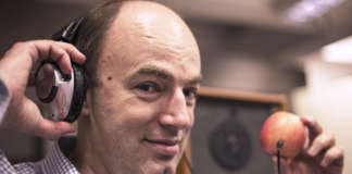 Il professor Charles Spence