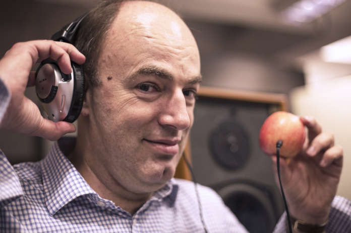 Il professor Charles Spence