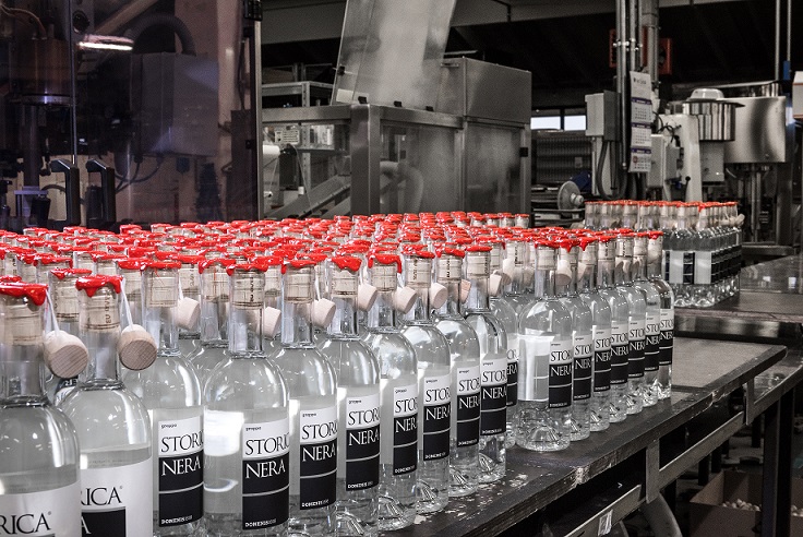 DOMENIS1898_Bancone Storica Nera_Ph.Andrea_Penisto