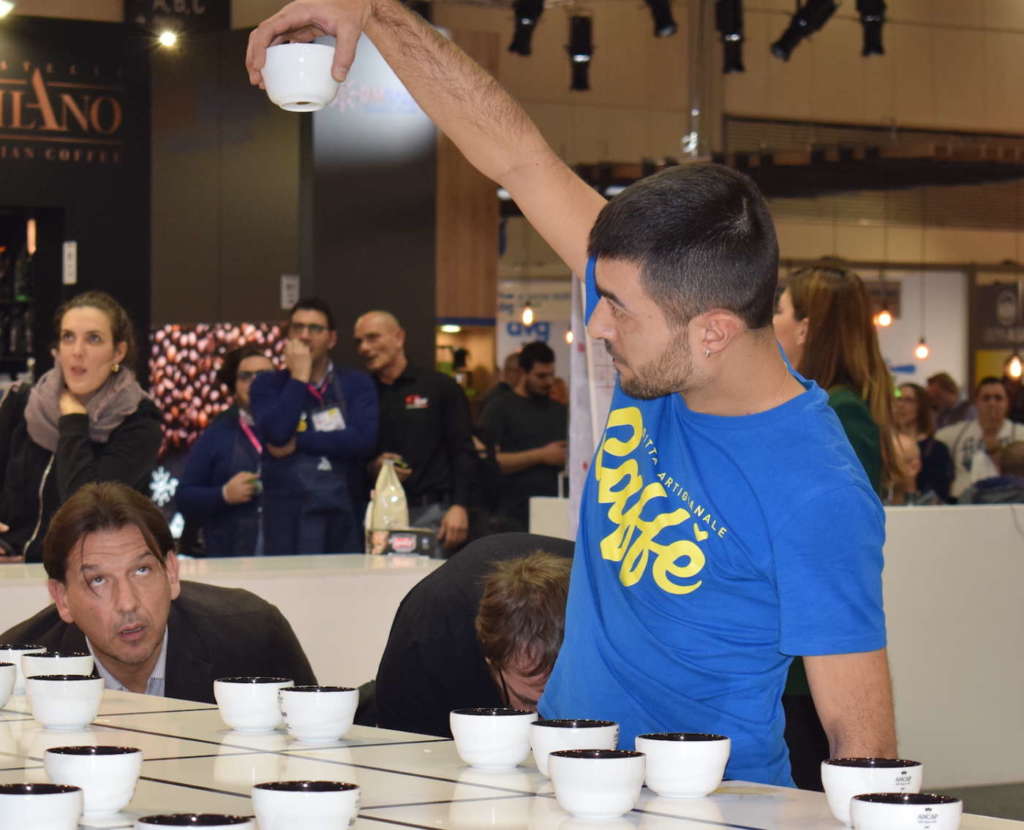 Alzata tazza con bollino: è esatta