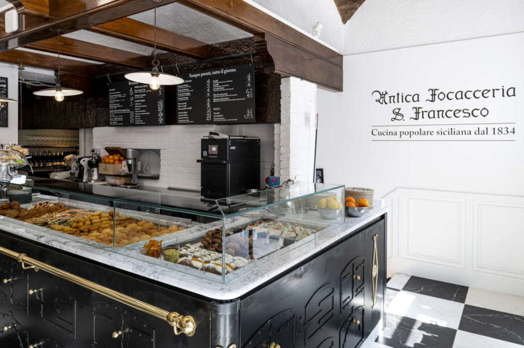 Bancone dell'Antica Focacceria S. Francesco