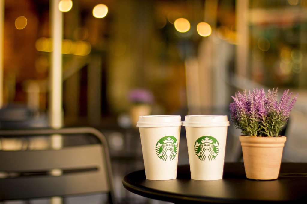 Starbucks-foto di Pexels da Pixabay